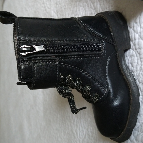 Carter's toddler boots - Picture 2 of 6